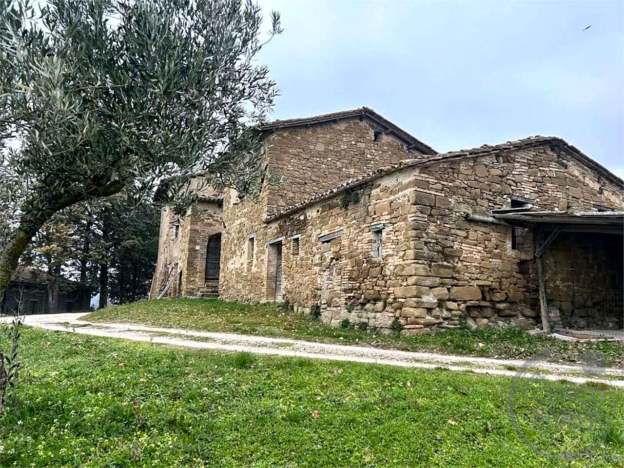 ASSISI - CASALE CON TERRENO