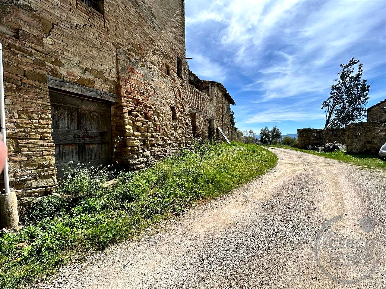 ASSISI - CASALE CON TERRENO