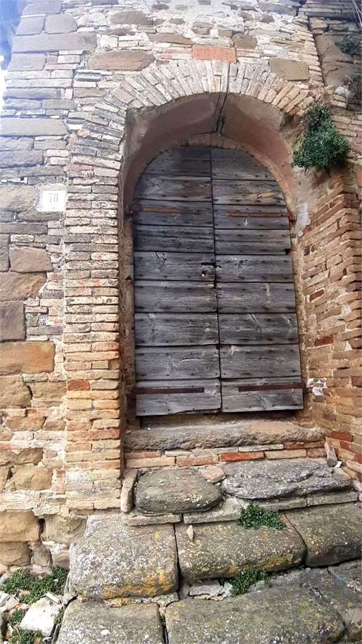 ASSISI - CASALE CON TERRENO