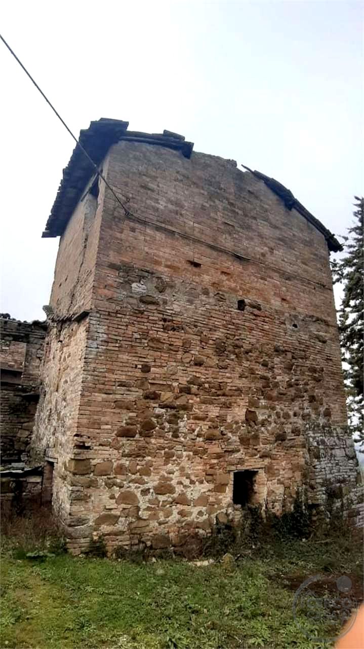 ASSISI - CASALE CON TERRENO