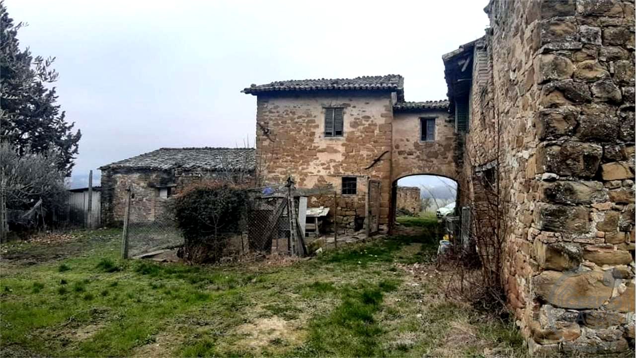 ASSISI - CASALE CON TERRENO