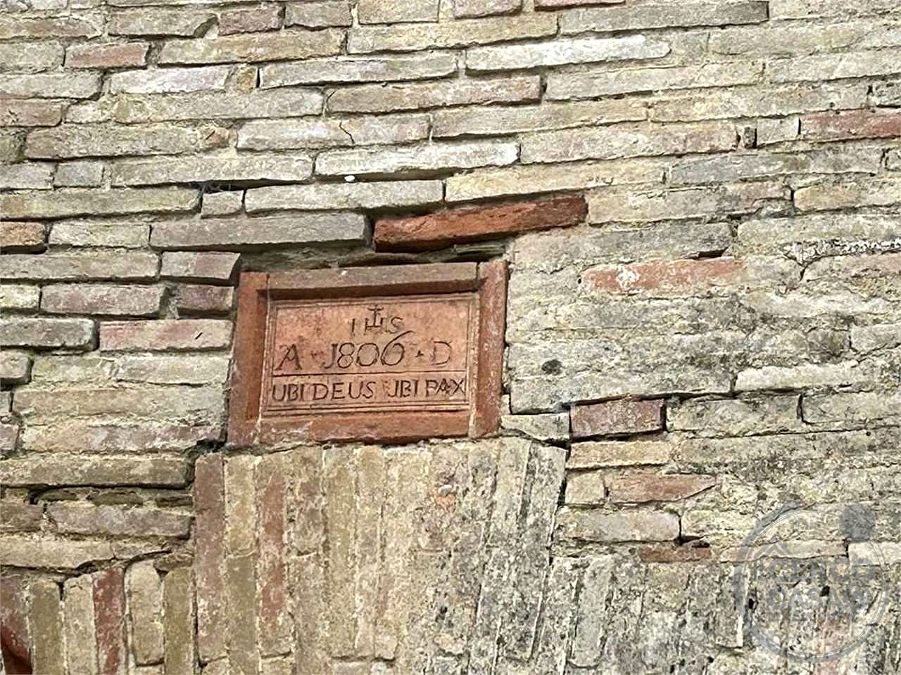 ASSISI - CASALE CON TERRENO