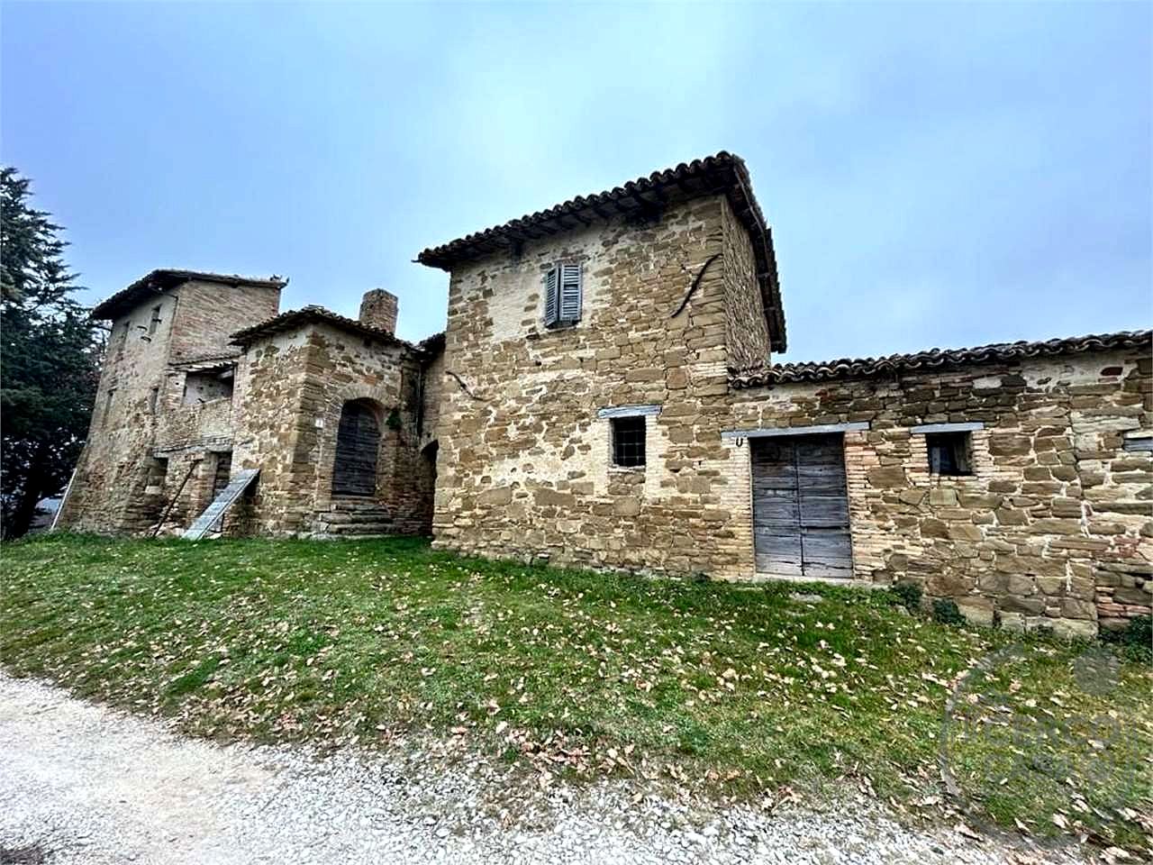 ASSISI - CASALE CON TERRENO