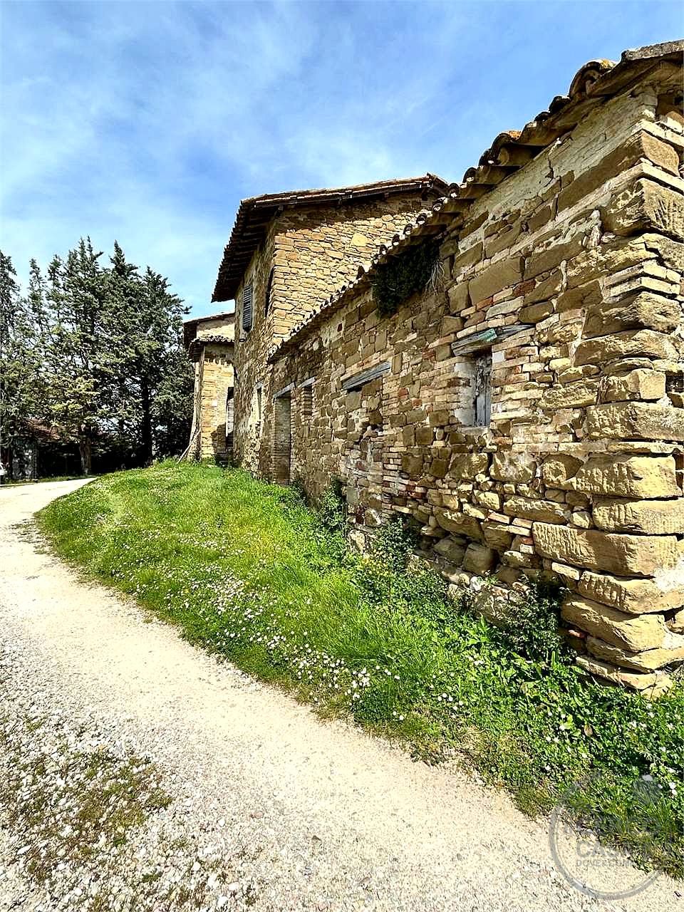 ASSISI - CASALE CON TERRENO