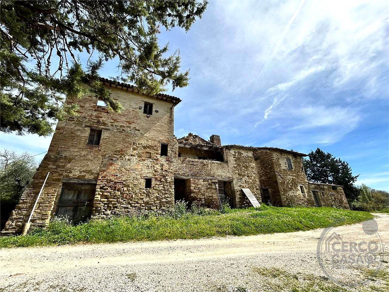 ASSISI - CASALE CON TERRENO
