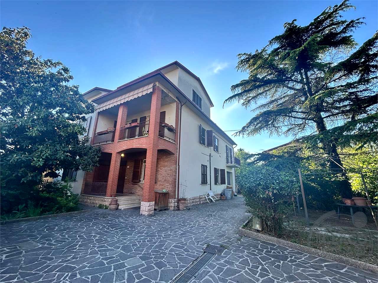 BASTIA: CASA INDIPENDENTE CON GIARDINO ESCLUSIVO
