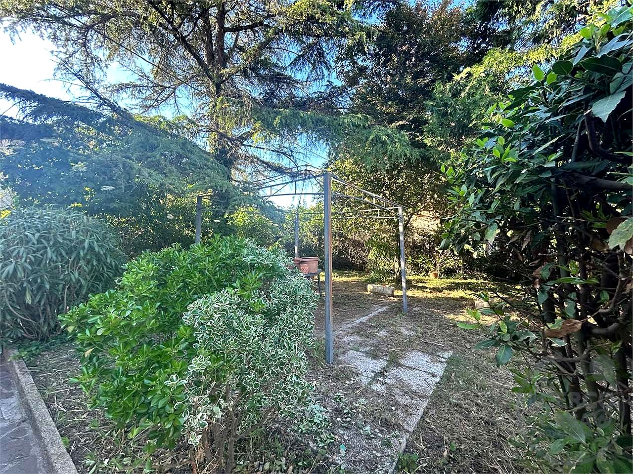 BASTIA: CASA INDIPENDENTE CON GIARDINO ESCLUSIVO