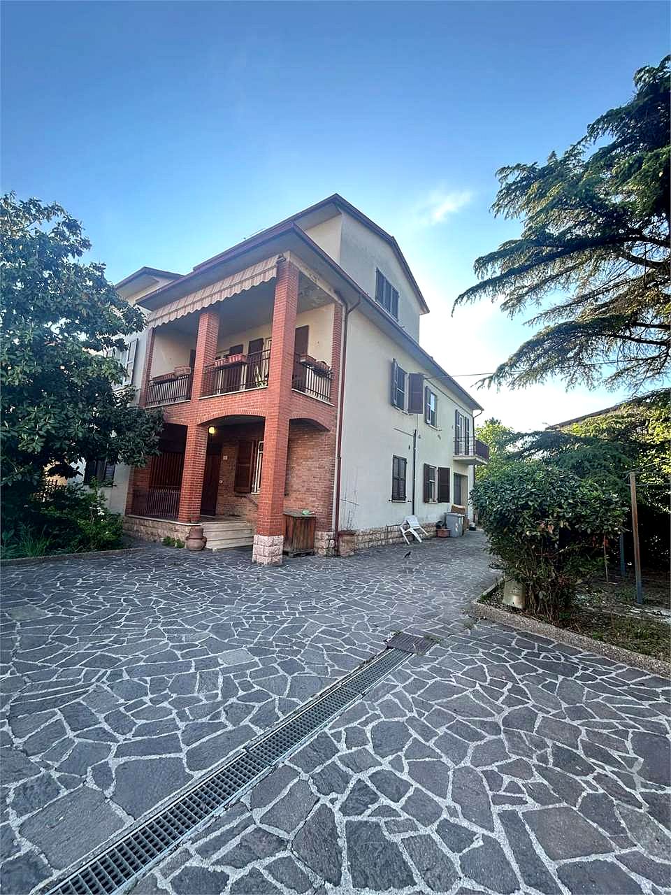 BASTIA: CASA INDIPENDENTE CON GIARDINO ESCLUSIVO
