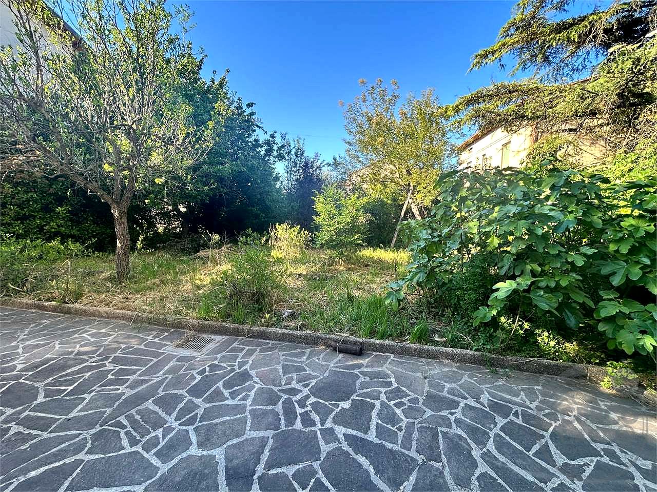 BASTIA: CASA INDIPENDENTE CON GIARDINO ESCLUSIVO