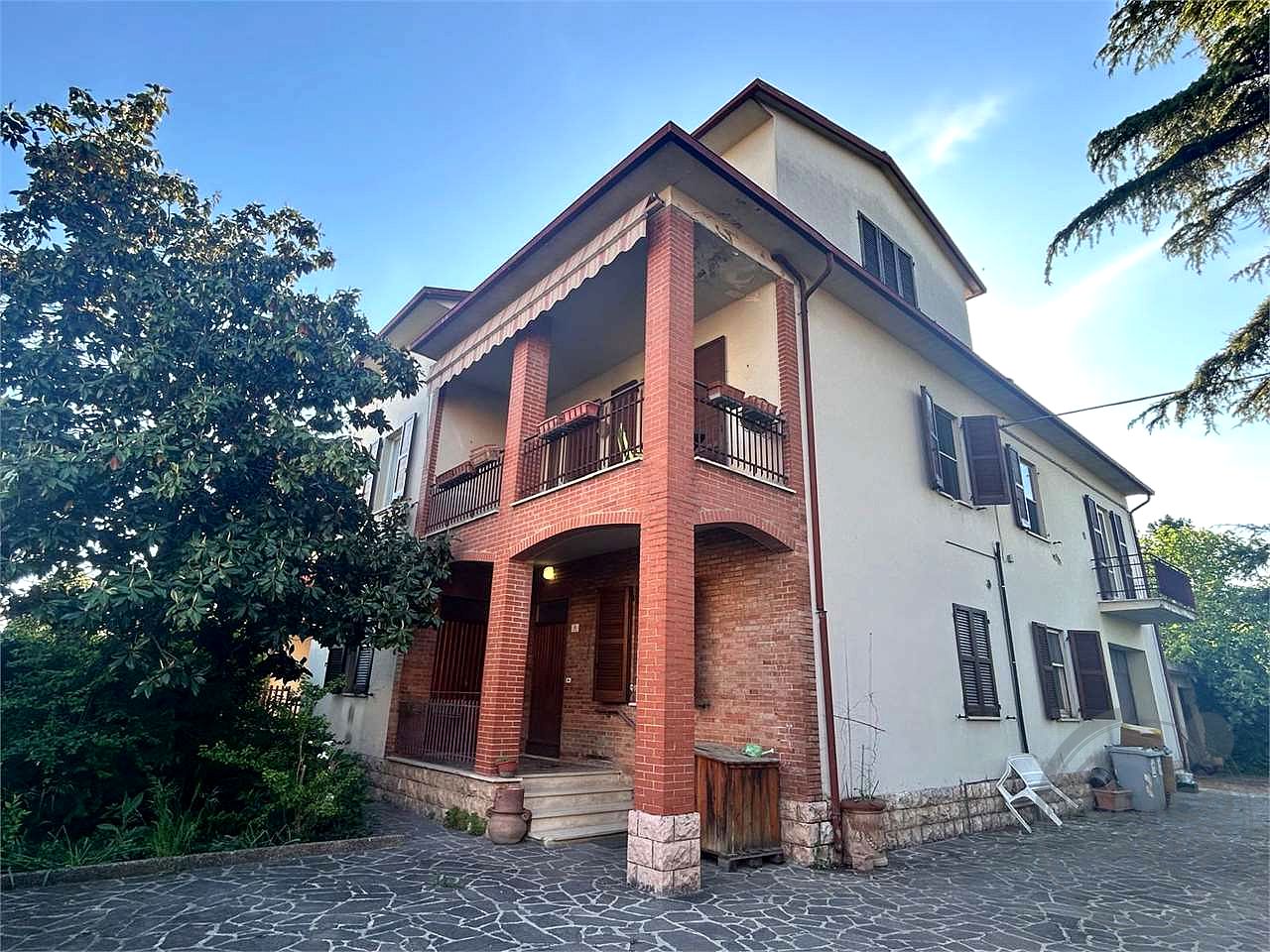 BASTIA: CASA INDIPENDENTE CON GIARDINO ESCLUSIVO