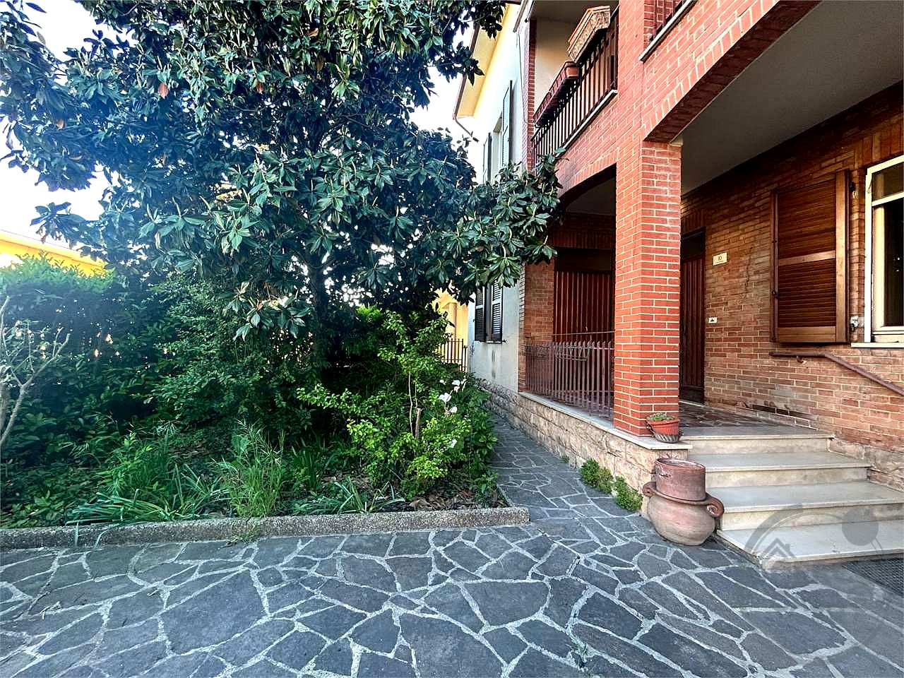 BASTIA: CASA INDIPENDENTE CON GIARDINO ESCLUSIVO