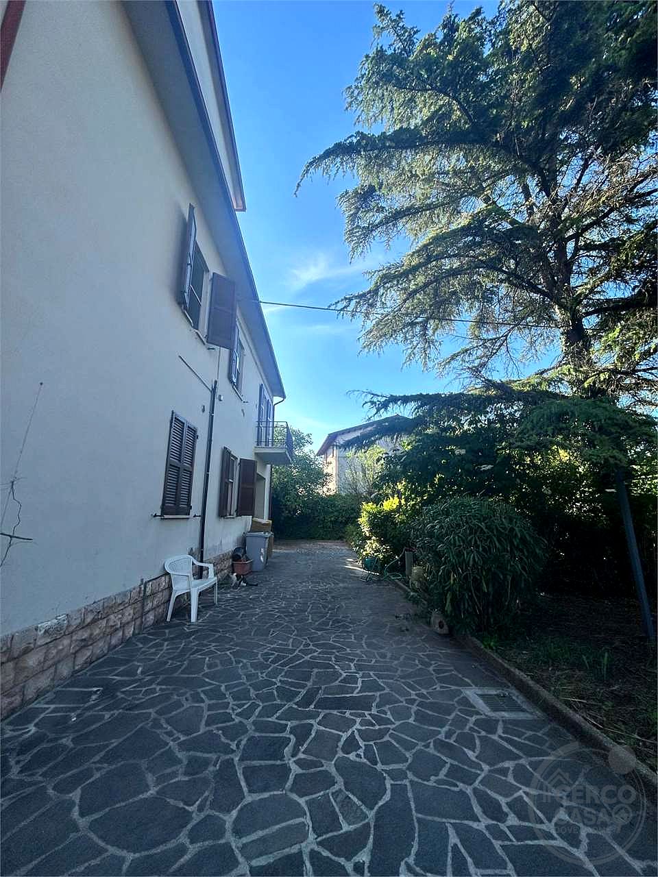 BASTIA: CASA INDIPENDENTE CON GIARDINO ESCLUSIVO