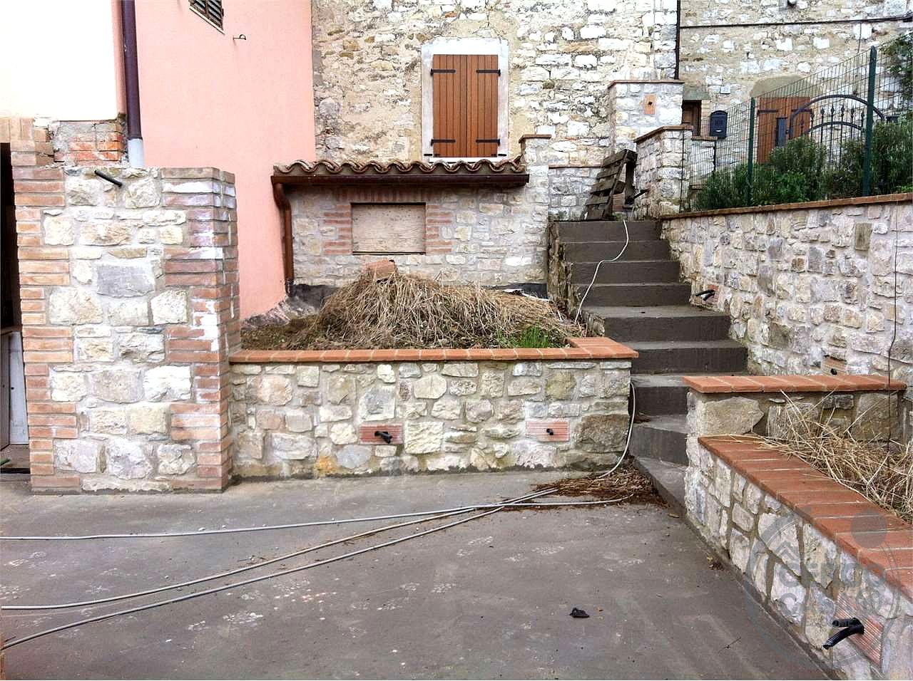 ASPROLI:CIELO-TERRA CON GIARDINO E CORTE ESCLUSIVA