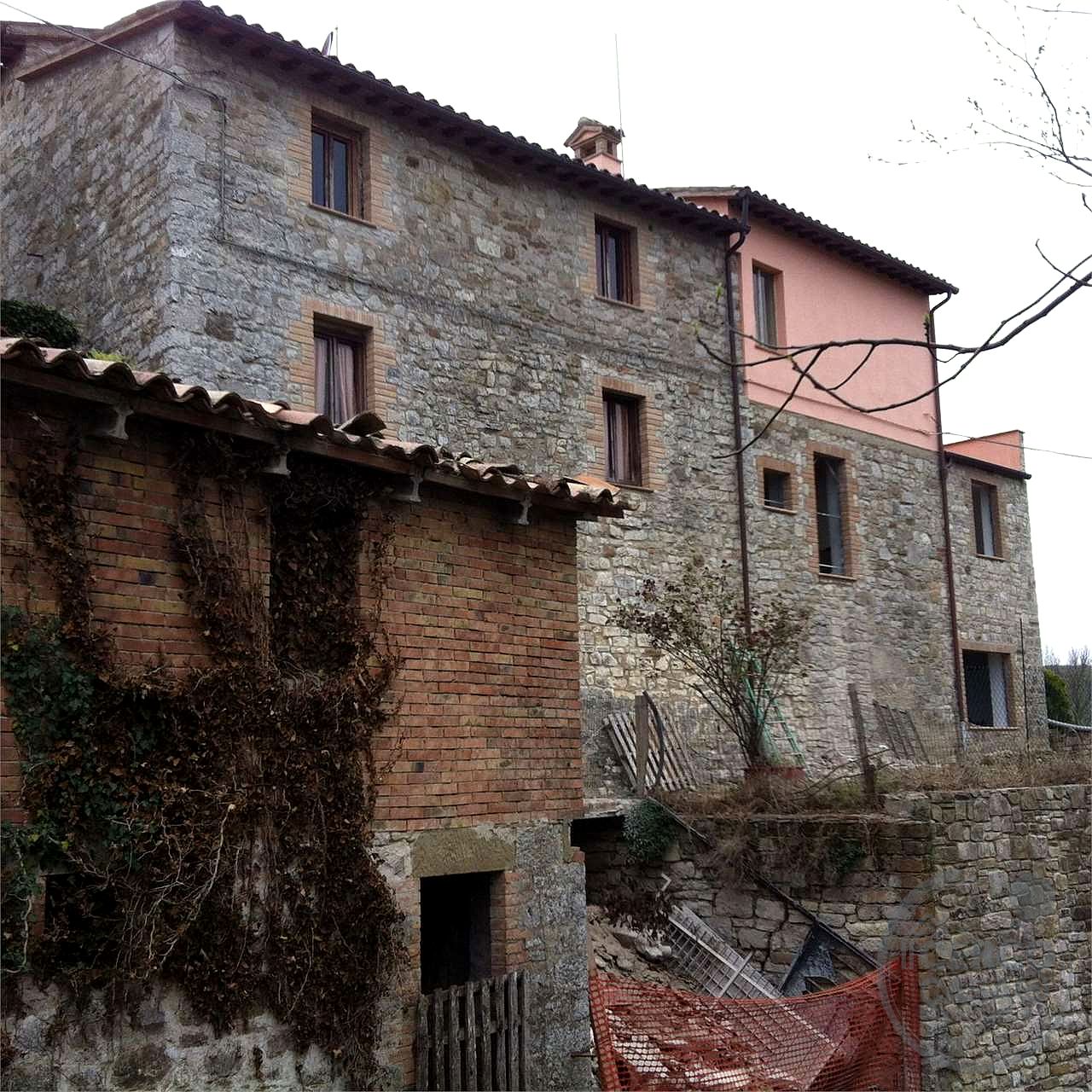 ASPROLI:CIELO-TERRA CON GIARDINO E CORTE ESCLUSIVA