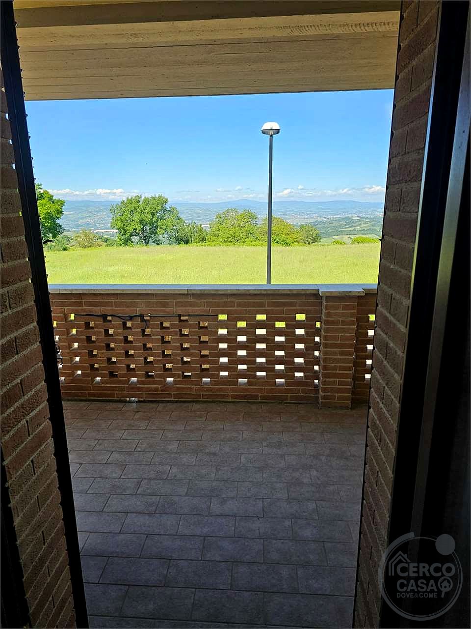 GUALDO CATTANEO - SAN TERENZIANO - VILLA A SCHIERA