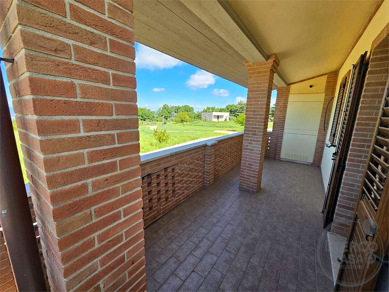 GUALDO CATTANEO - SAN TERENZIANO - VILLA A SCHIERA