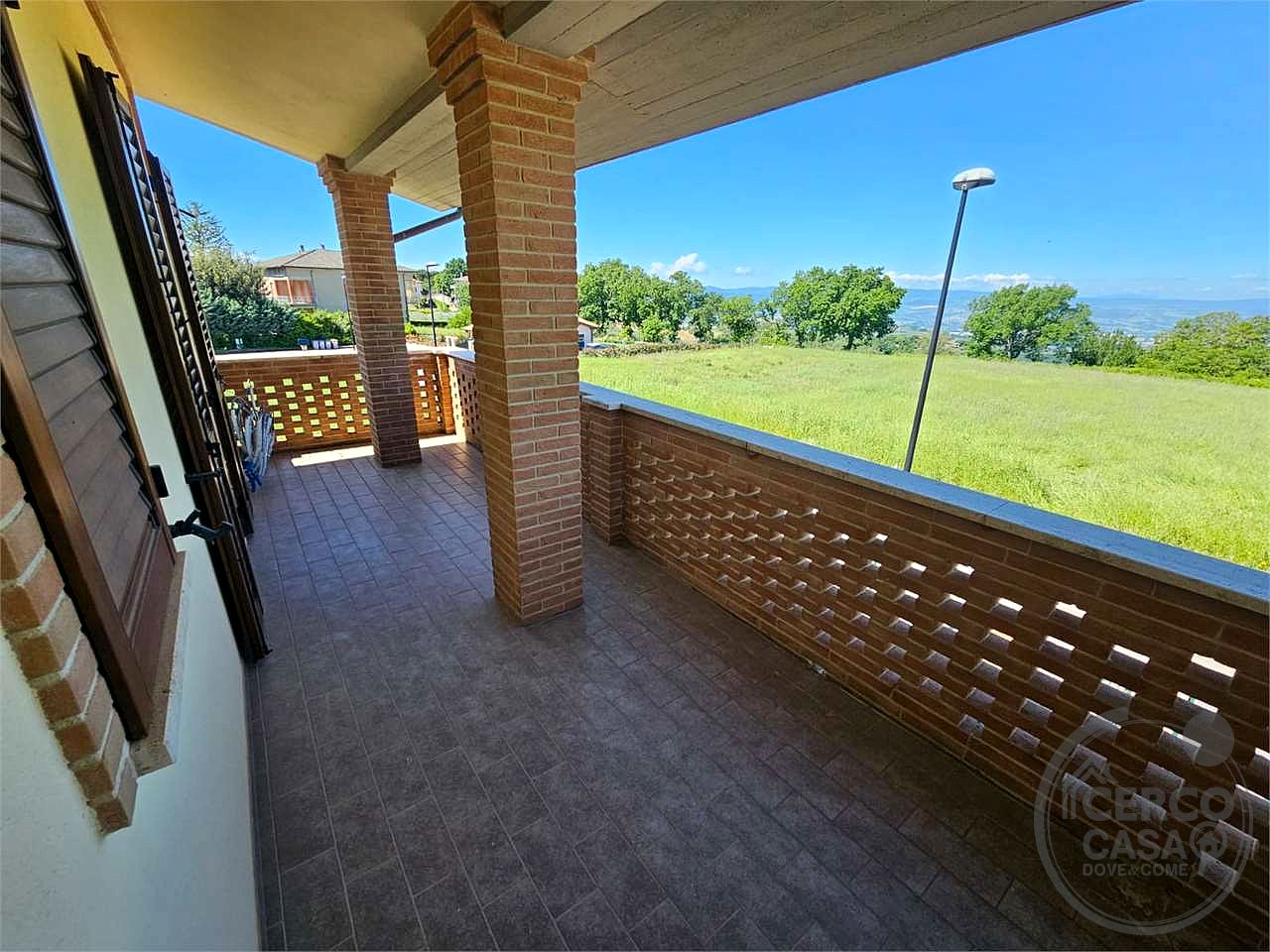 GUALDO CATTANEO - SAN TERENZIANO - VILLA A SCHIERA
