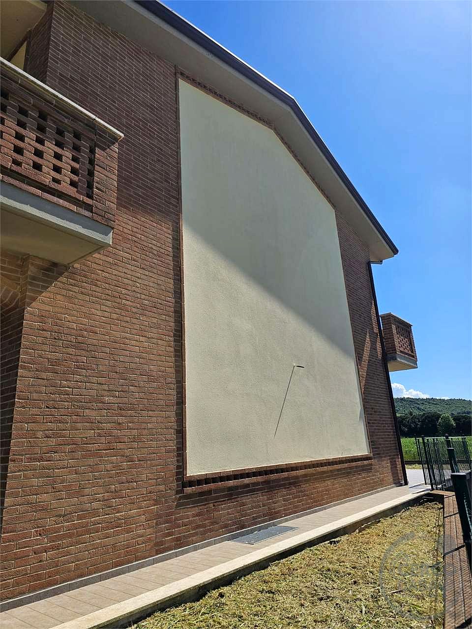 GUALDO CATTANEO - SAN TERENZIANO - VILLA A SCHIERA