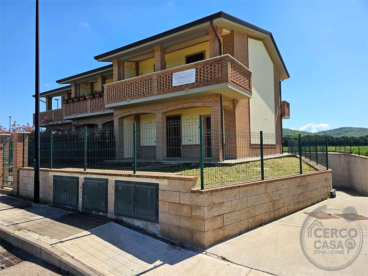 GUALDO CATTANEO - SAN TERENZIANO - VILLA A SCHIERA