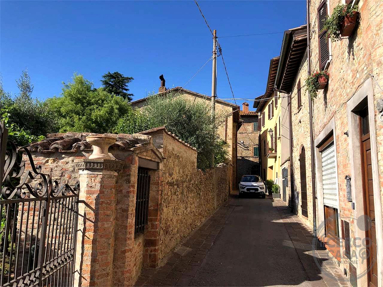 A 15 MINUTI DA PERUGIA - APPARTAMENTO RISTRUTTURATO