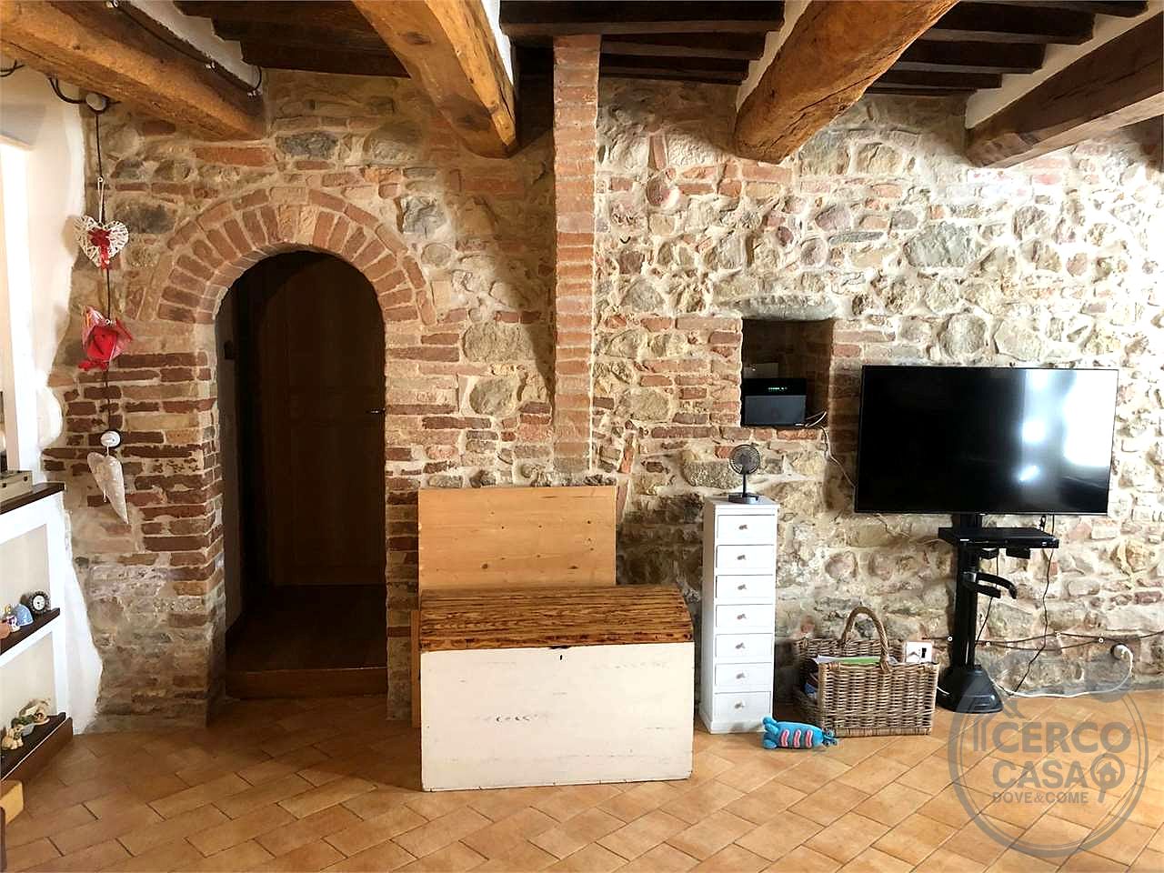 A 15 MINUTI DA PERUGIA - APPARTAMENTO RISTRUTTURATO