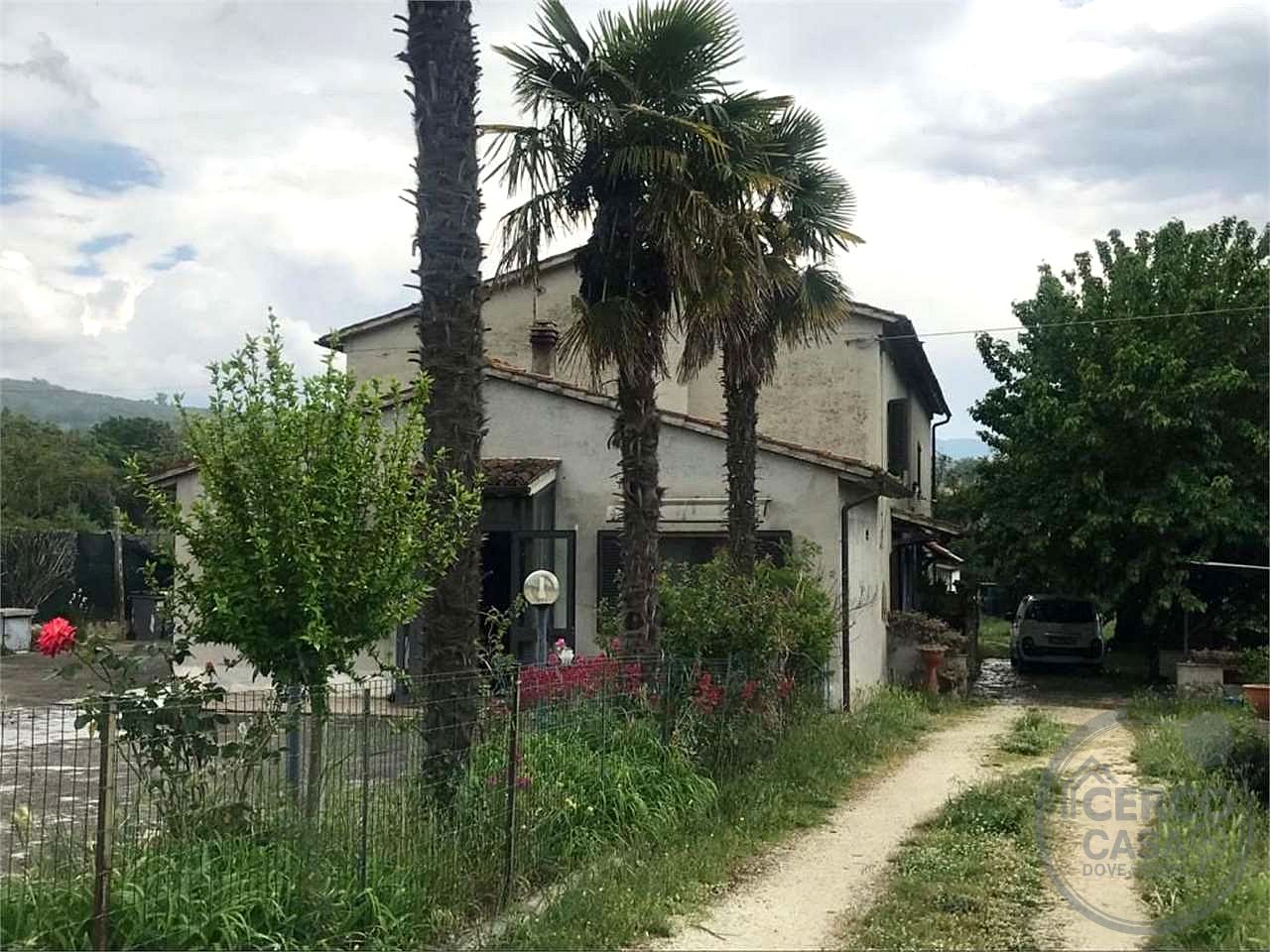 SPELLO - PORZIONE DI CASALE CON GIARDINO