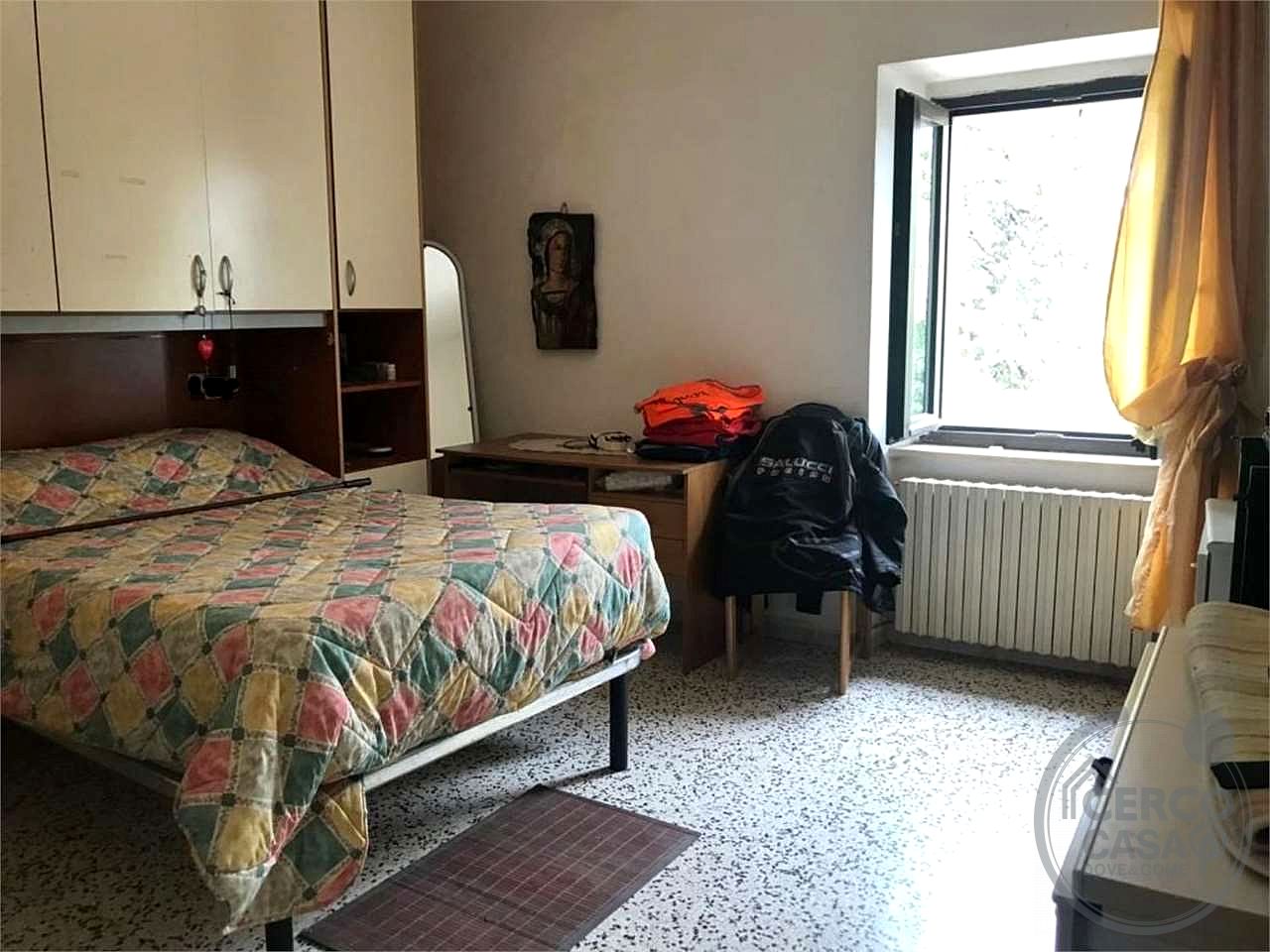 SPELLO - PORZIONE DI CASALE CON GIARDINO