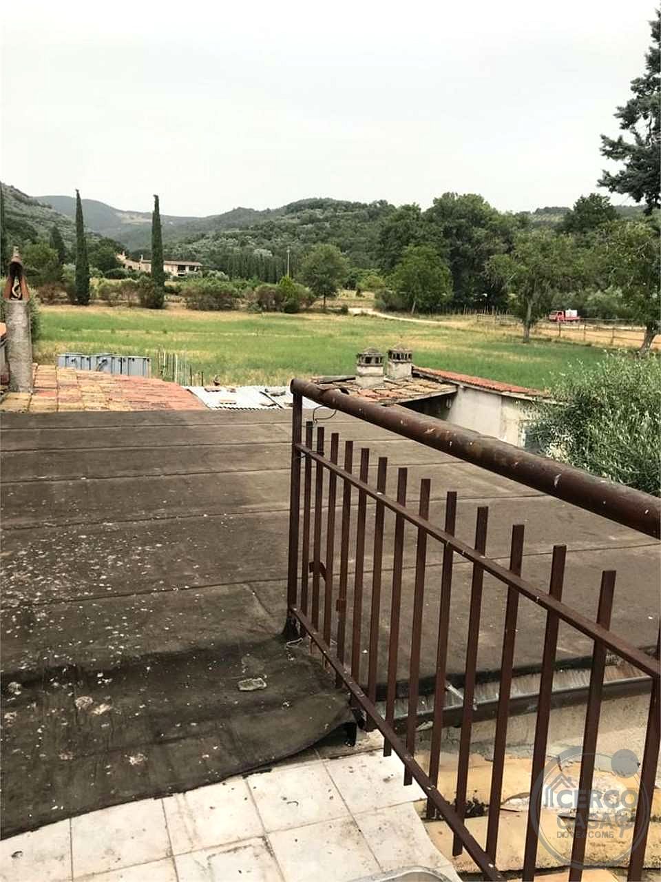 SPELLO - PORZIONE DI CASALE CON GIARDINO