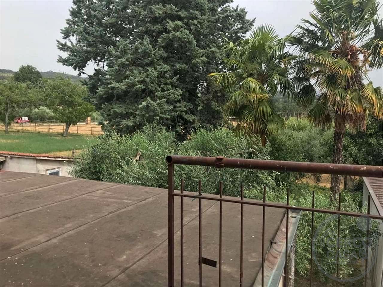 SPELLO - PORZIONE DI CASALE CON GIARDINO