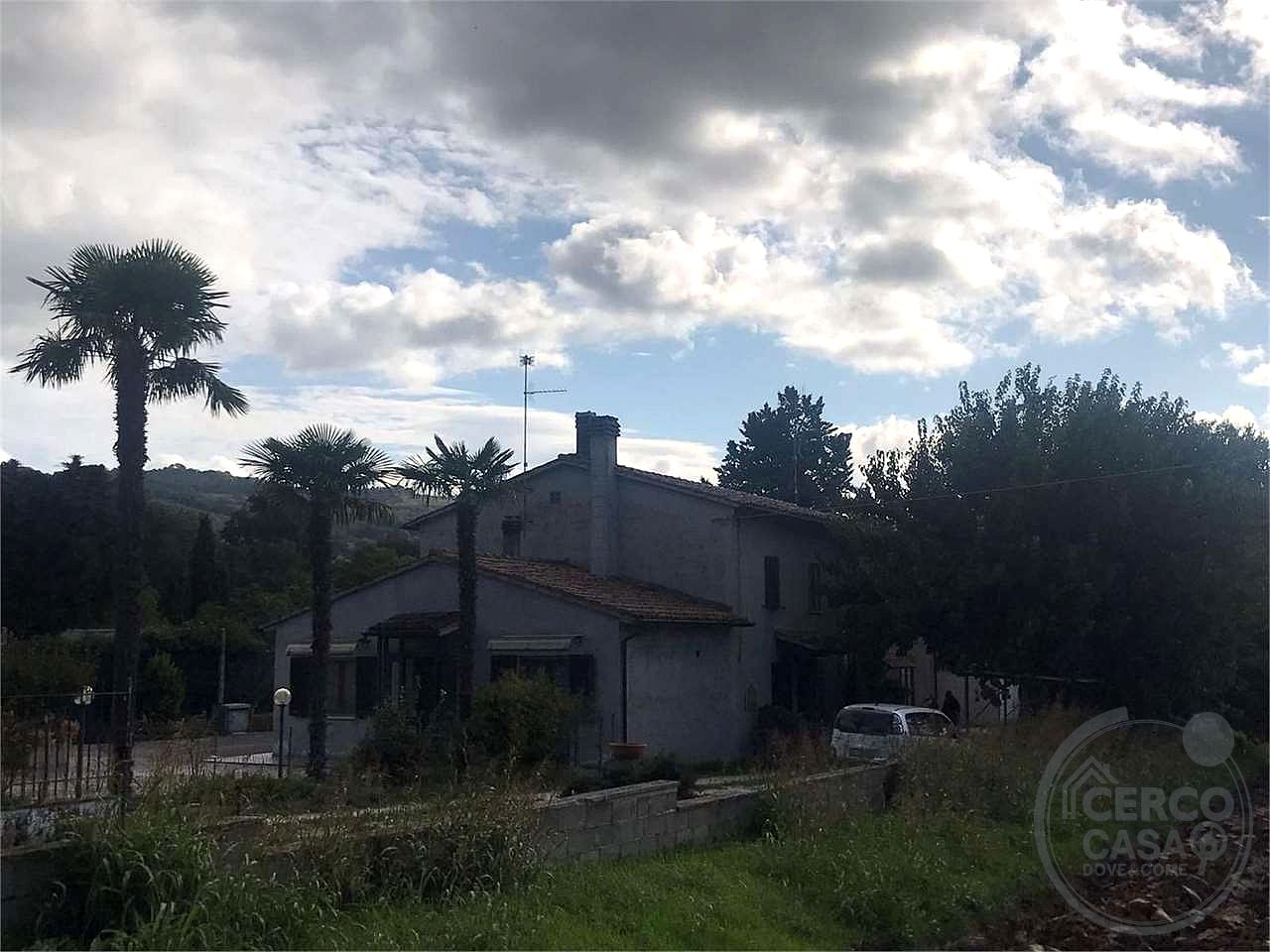 SPELLO - PORZIONE DI CASALE CON GIARDINO