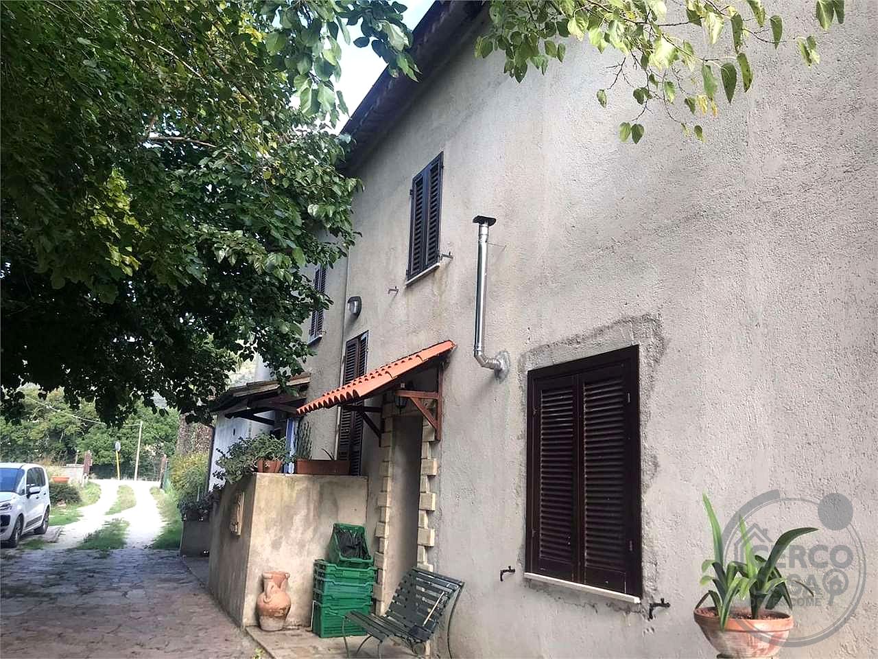 SPELLO - PORZIONE DI CASALE CON GIARDINO