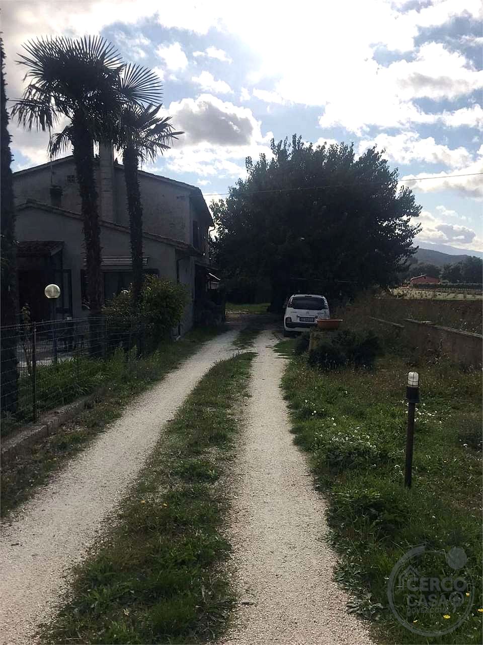SPELLO - PORZIONE DI CASALE CON GIARDINO