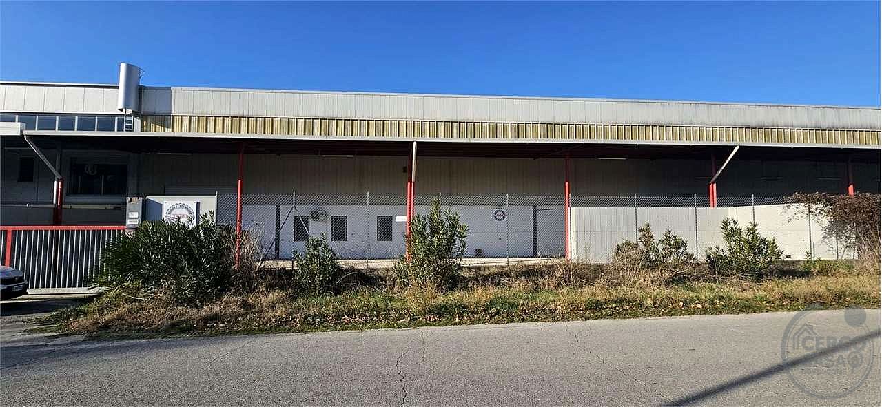 TODI - PIAN DI PORTO: CAPANNONE INDUSTRIALE