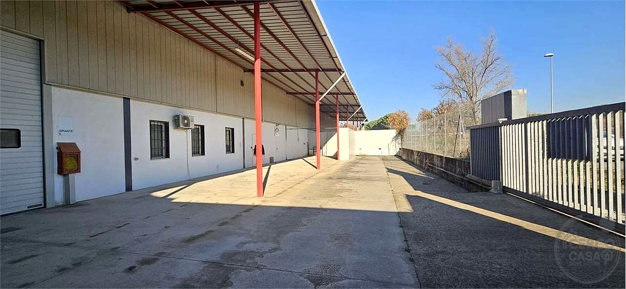 TODI - PIAN DI PORTO: CAPANNONE INDUSTRIALE
