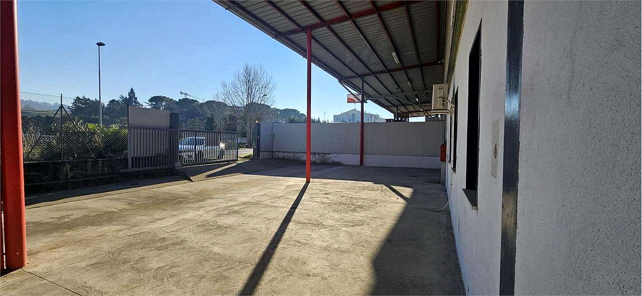 TODI - PIAN DI PORTO: CAPANNONE INDUSTRIALE