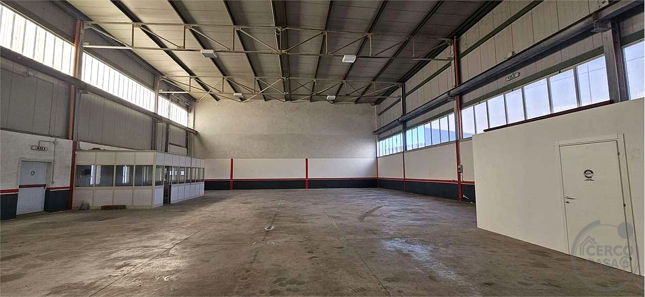 TODI - PIAN DI PORTO: CAPANNONE INDUSTRIALE