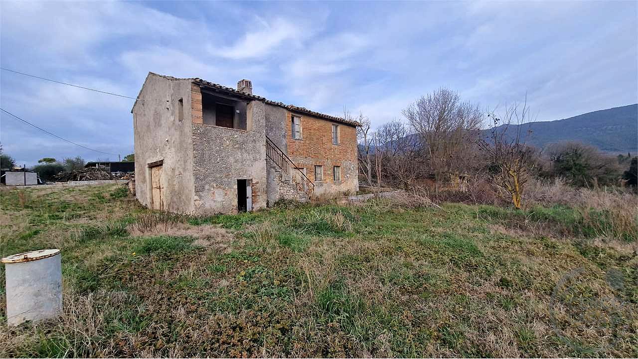 CASALE DA RISTRUTTURARE