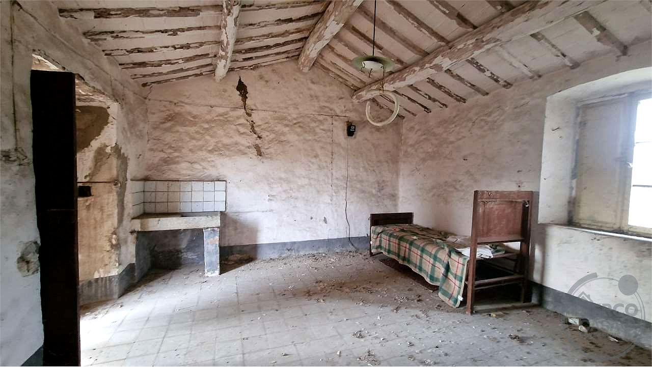 CASALE DA RISTRUTTURARE