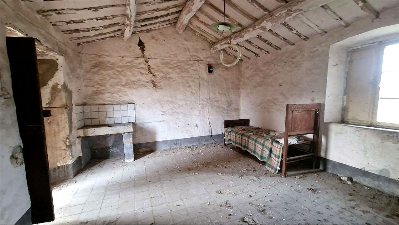 CASALE DA RISTRUTTURARE
