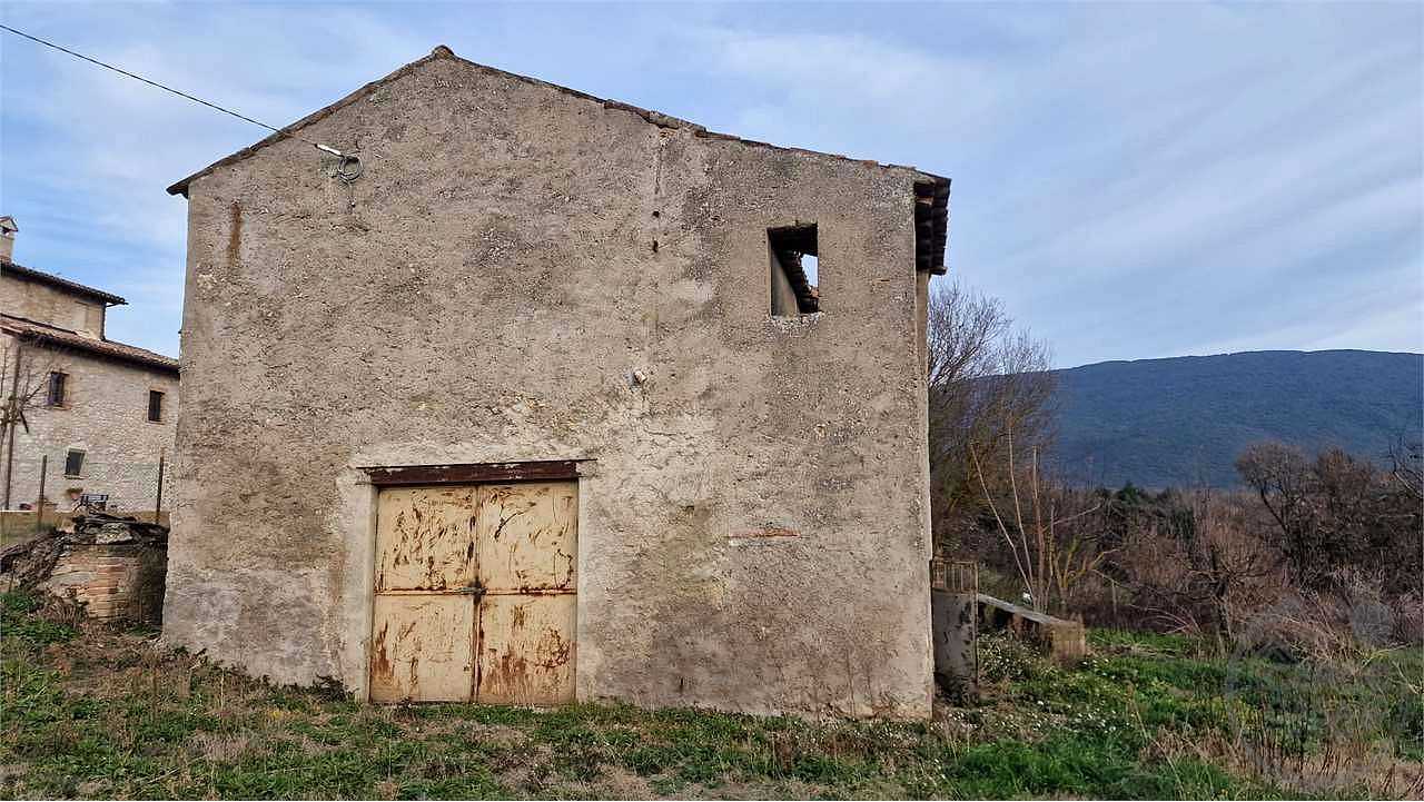 CASALE DA RISTRUTTURARE