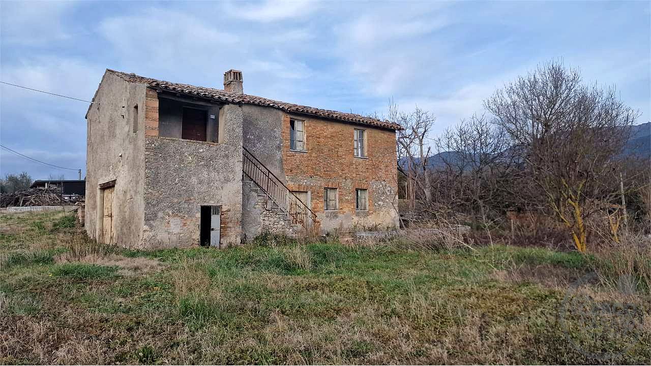 CASALE DA RISTRUTTURARE