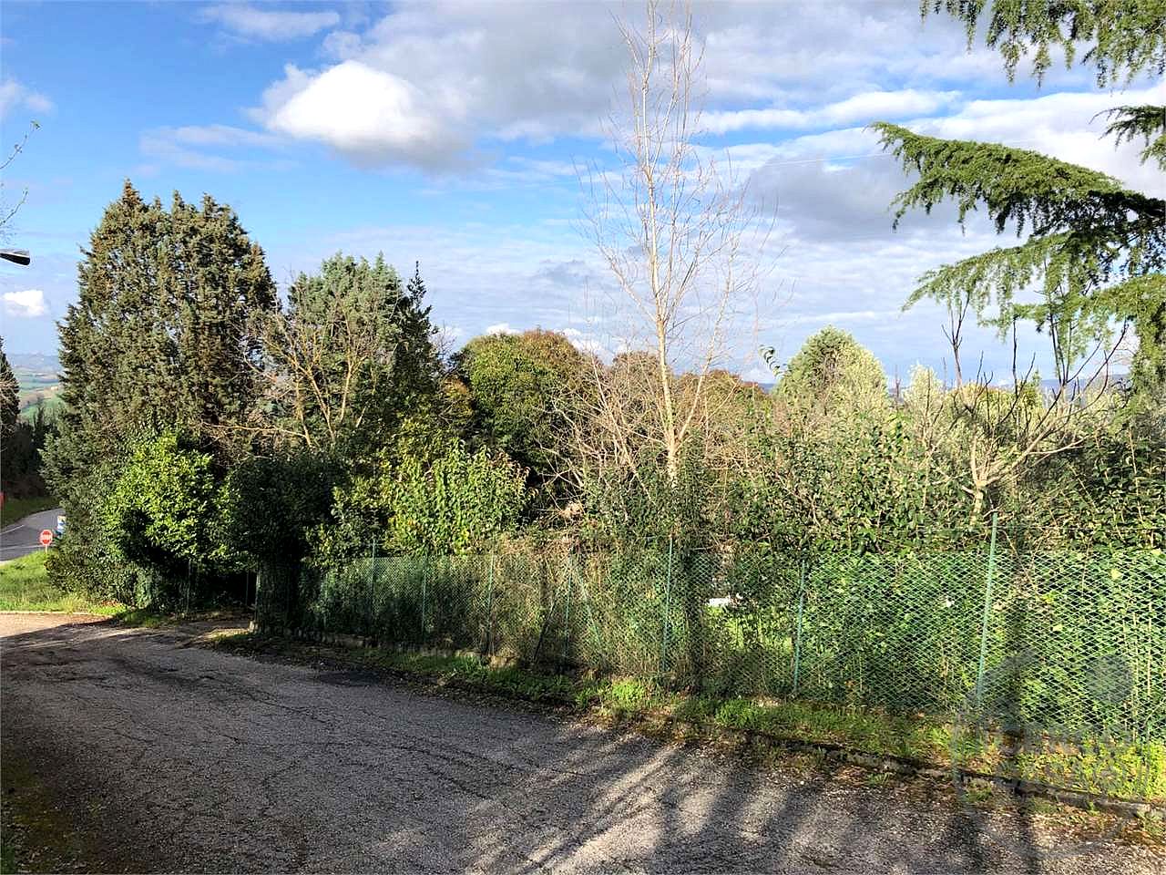 TODI - LOTTO DI TERRENO EDIFICABILE