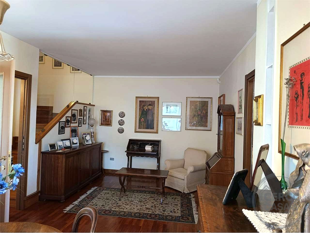 VILLA BIFAMILIARE CON AMPIO GIARDINO ESCLUSIVO