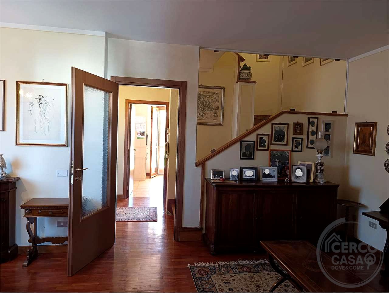 VILLA BIFAMILIARE CON AMPIO GIARDINO ESCLUSIVO