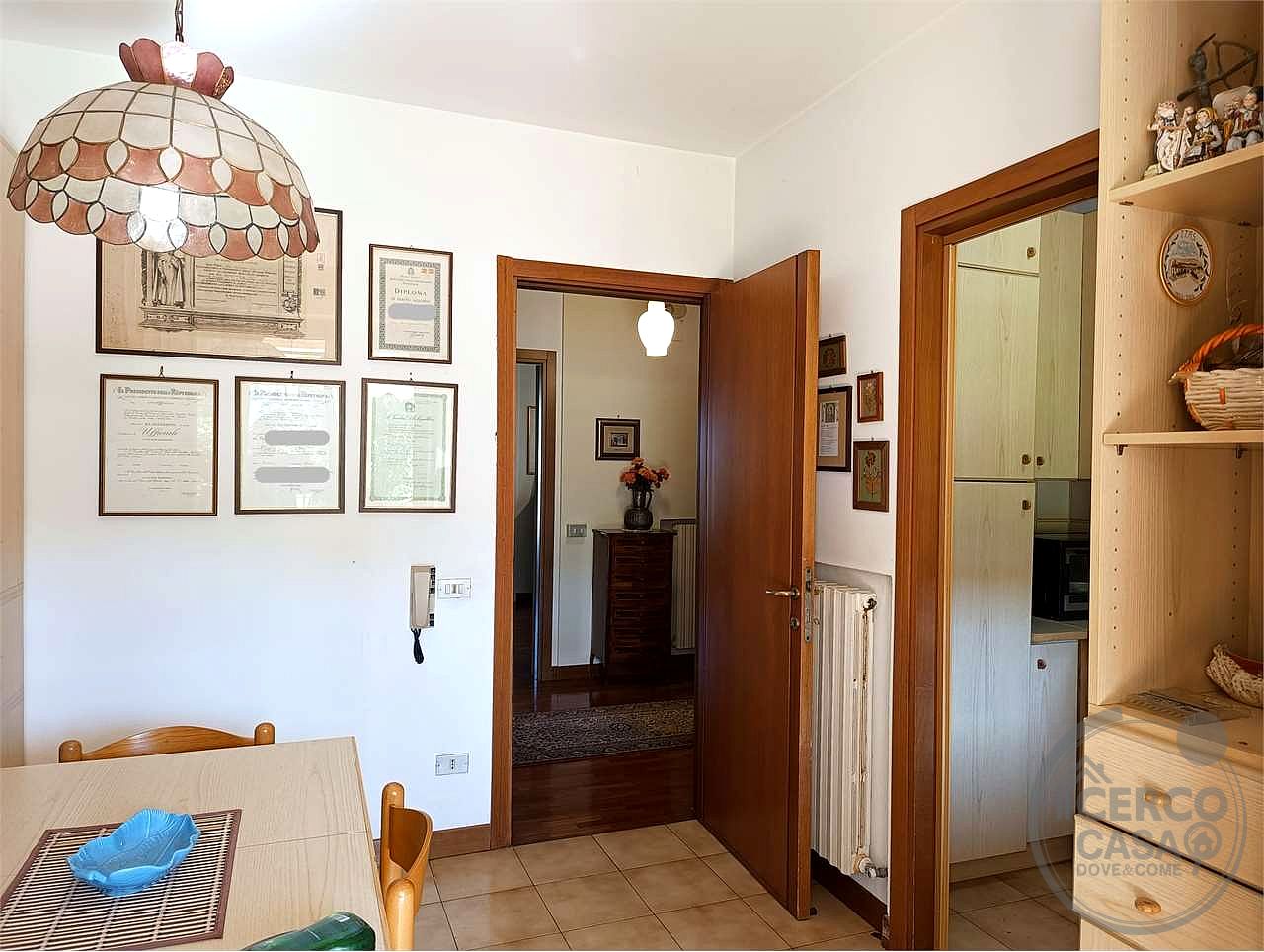 VILLA BIFAMILIARE CON AMPIO GIARDINO ESCLUSIVO