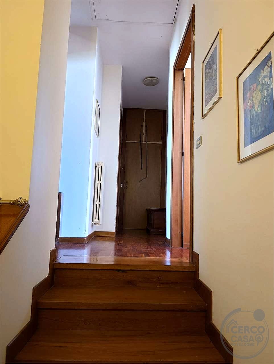 VILLA BIFAMILIARE CON AMPIO GIARDINO ESCLUSIVO