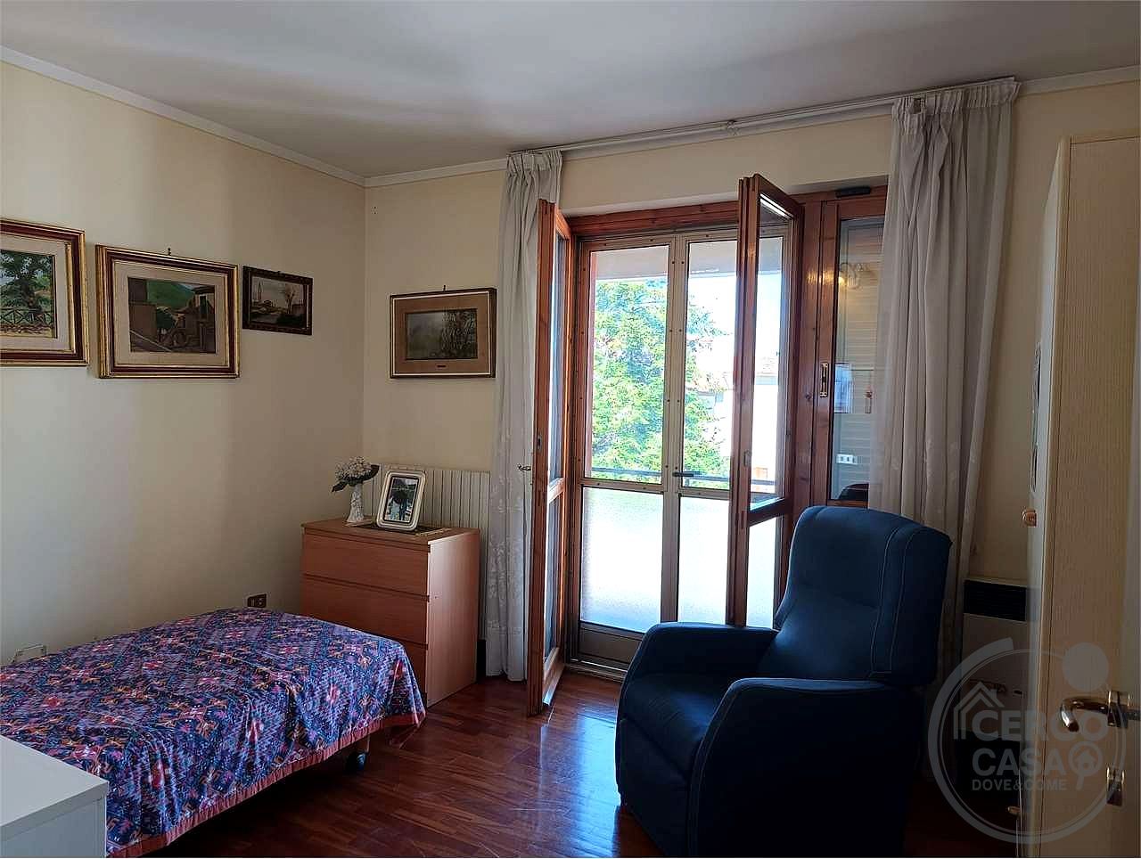 VILLA BIFAMILIARE CON AMPIO GIARDINO ESCLUSIVO