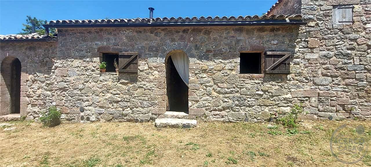 ANTICA PIEVE RISTRUTTURATA CON TERRENO