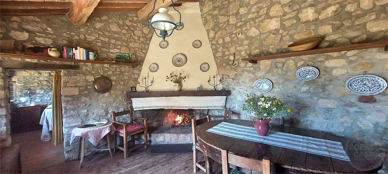 ANTICA PIEVE RISTRUTTURATA CON TERRENO
