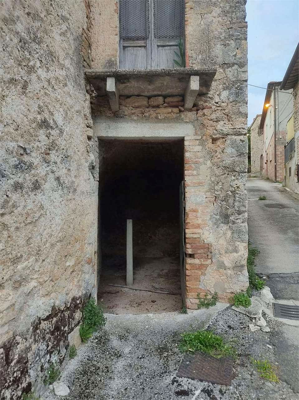 PORZIONE DI FABBRICATO DA RISTRUTTURARE